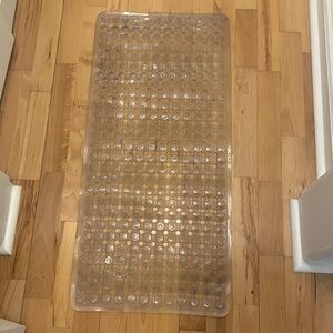 Bath tub no slip mat - suctions onto tub, silicone